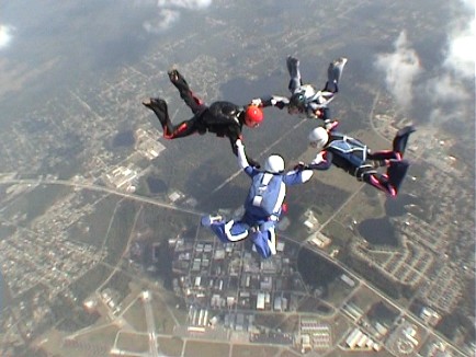 Barbara (white helmet, pink grips), Babi (white helmet, blue/white suit), Gvido (red helmet) and myself (blue/silver suit) made a 4-way formation