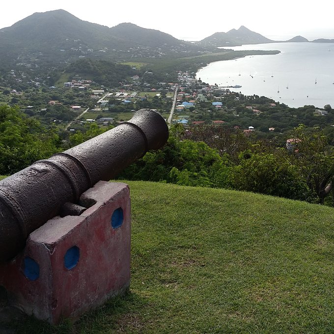 Carriacou - the island surrounded by reefs