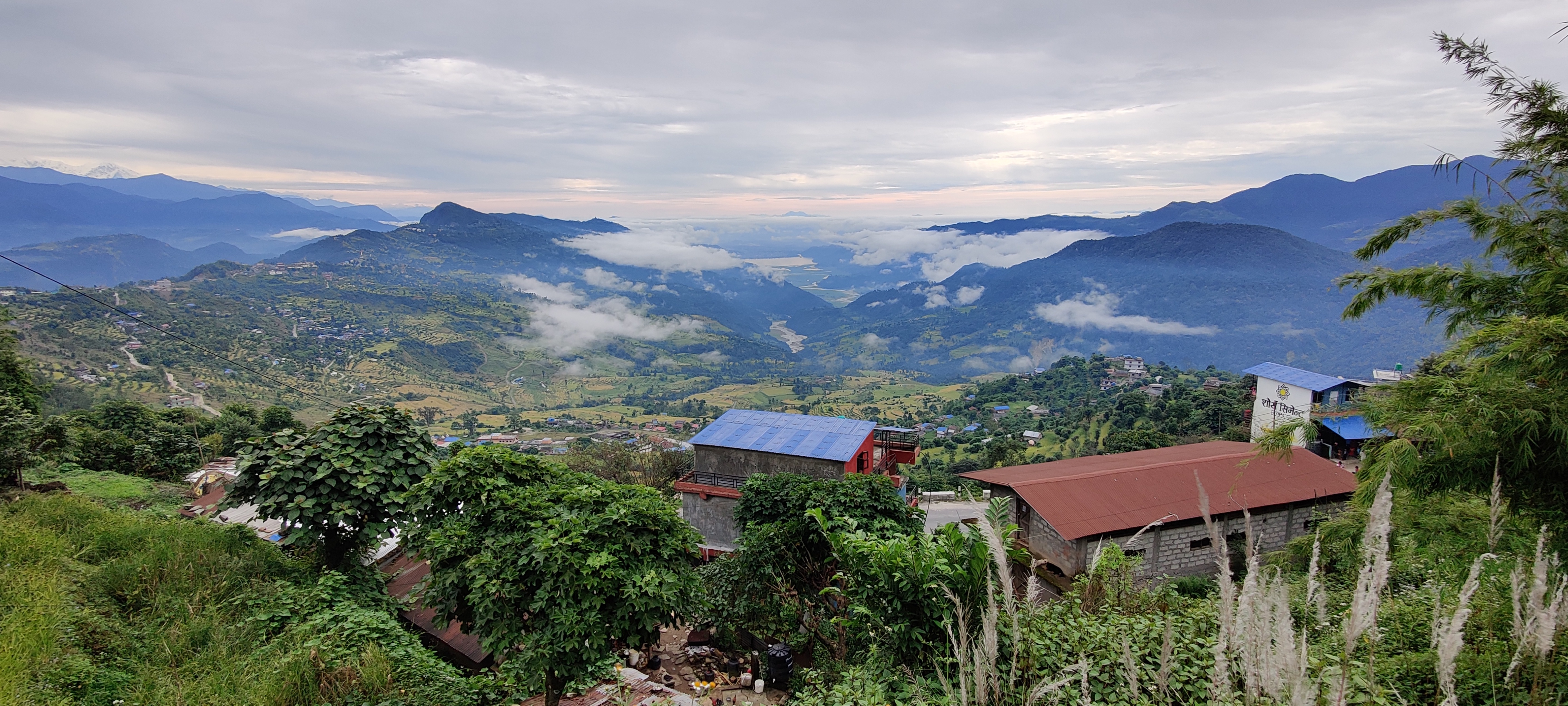 We stopped before Nayapul on the side of the road in Paudurkot and took in this great view towards Pokhara