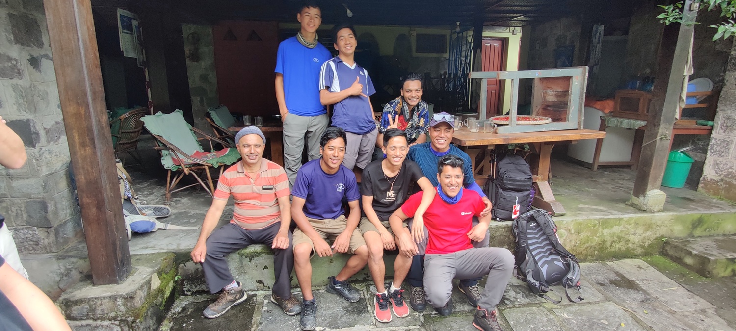 A meet and greet with the whole team. All except the trio on the lower right are porters.