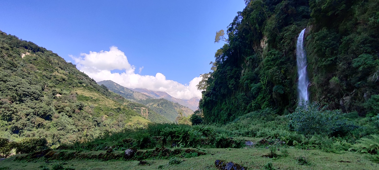 The unnamed but beautiful waterfall